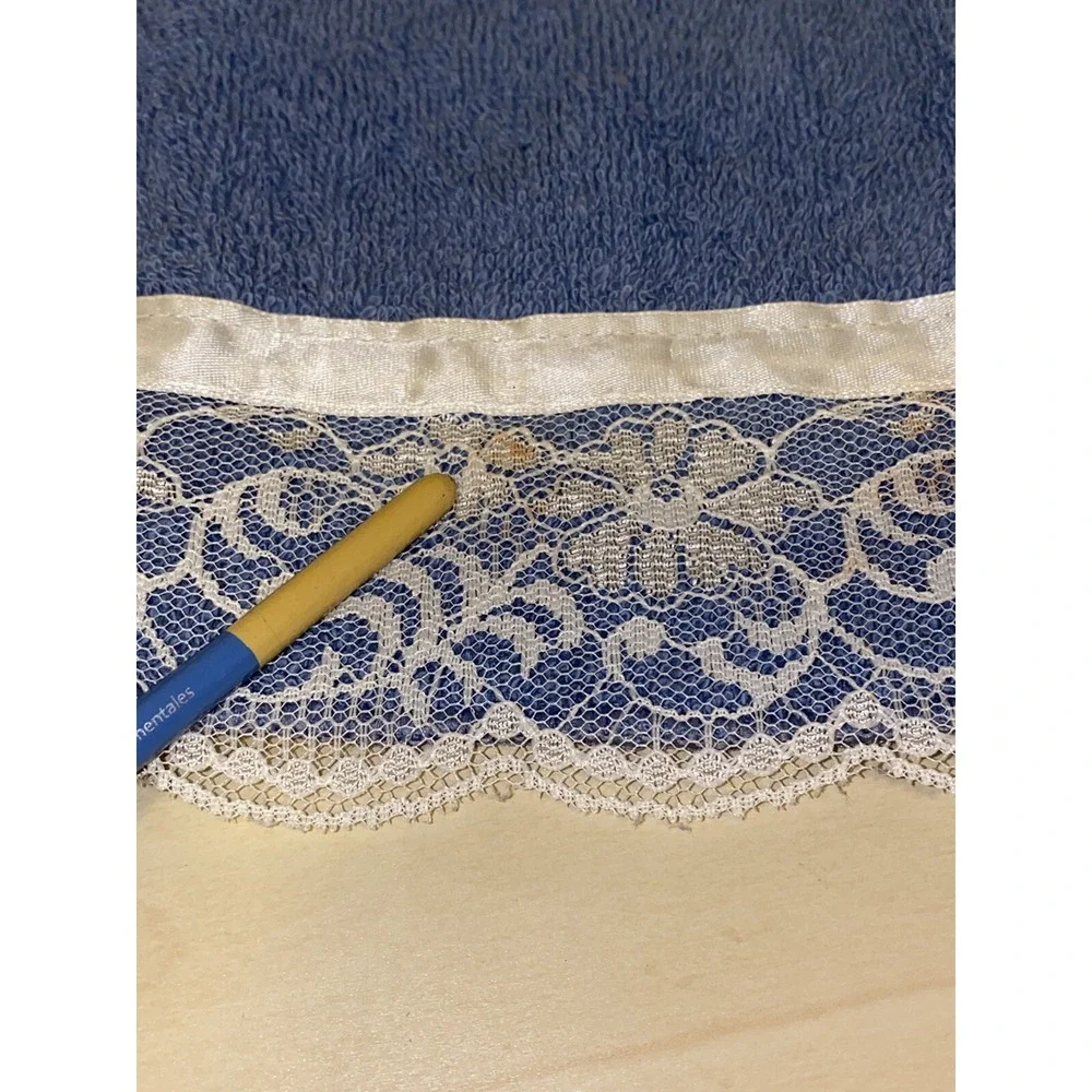 Dundee Blue Lace & Flower 3 Piece Towel Set‎ Vintage USA
